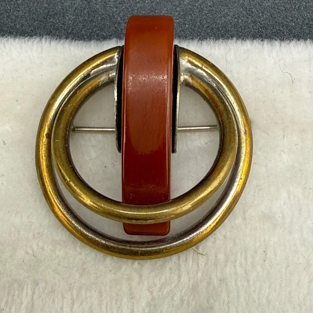 Vintage Bakelite Brooch Gold Tone Round